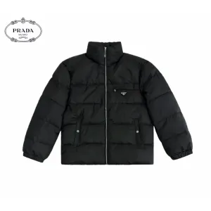 【PRADA 公式旗艦店】プラダ ダウンジャケット好評に付き再入荷! 【PRADA 公式旗艦店】プラダ ダウンジャケット好評に付き再入荷!
