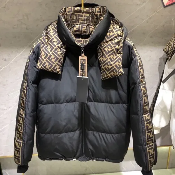 FENDI（フェンディ） ダウンジャケット  241016