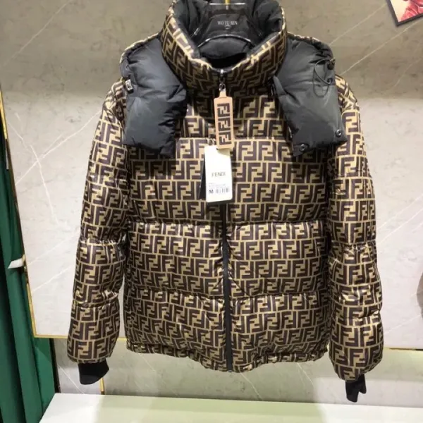 FENDI（フェンディ） ダウンジャケット  241016