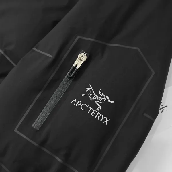 【ARCTERYX   公式旗艦店】 アークテリクス  ダウンジャケット ご好評に付き再入荷！  241228