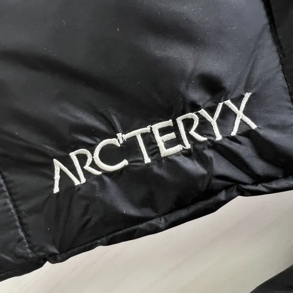 【ARCTERYX   公式旗艦店】アークテリクス   ダウンジャケット好評に付き再入荷！ 241207