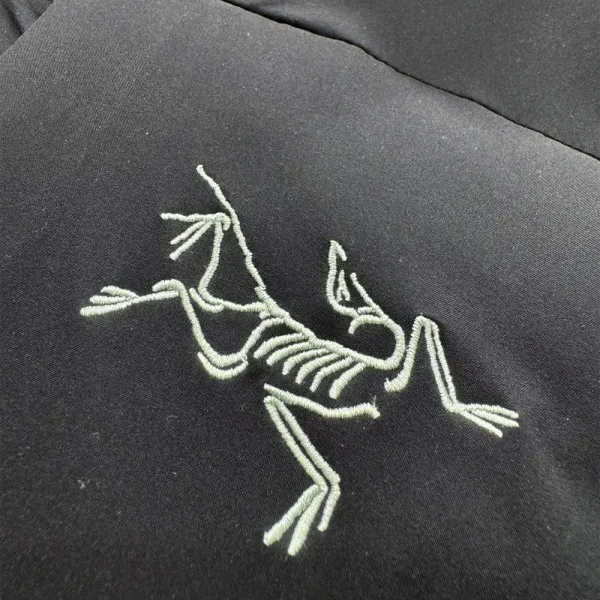 【ARCTERYX   公式旗艦店】 アークテリクス  ダウンジャケット ご好評に付き再入荷！  241205