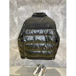 【Miumiu 公式旗艦店】ミュウミュウ ダウンジャケット ご好評に付き再入荷!241228 【Miumiu 公式旗艦店】ミュウミュウ ダウンジャケット ご好評に付き再入荷!241228