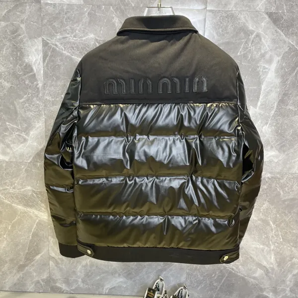 【Miumiu  公式旗艦店】ミュウミュウ ダウンジャケット ご好評に付き再入荷！241228