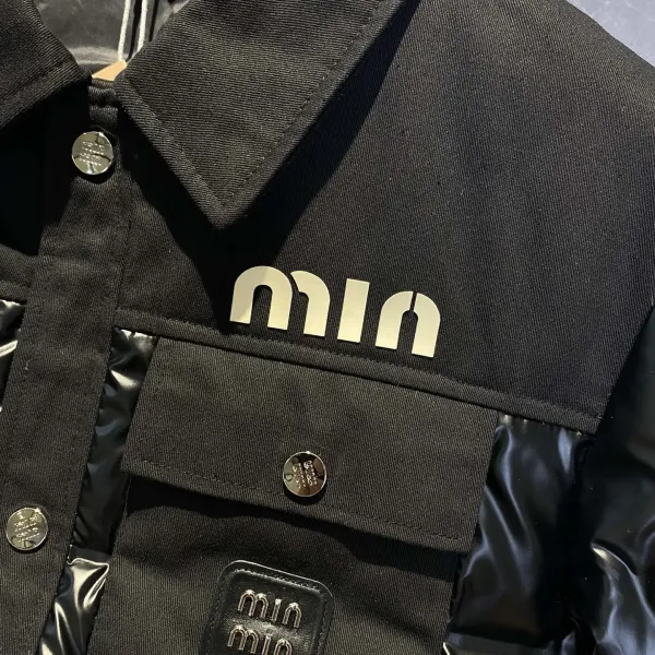 【Miumiu  公式旗艦店】ミュウミュウ ダウンジャケット ご好評に付き再入荷！241228
