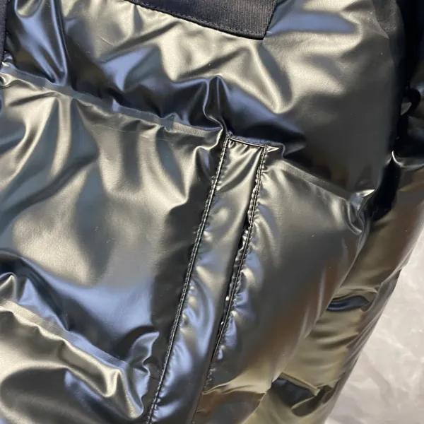 【Miumiu  公式旗艦店】ミュウミュウ ダウンジャケット ご好評に付き再入荷！241228