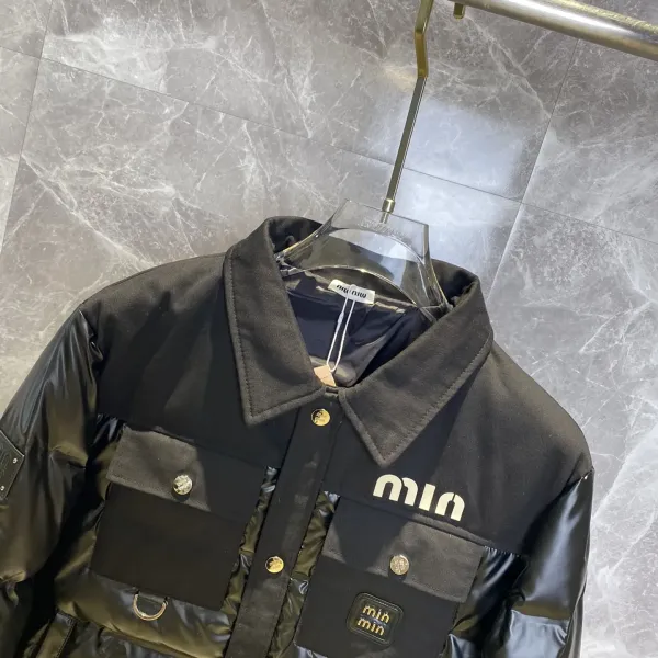 【Miumiu  公式旗艦店】ミュウミュウ ダウンジャケット ご好評に付き再入荷！241228