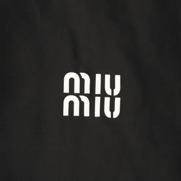 【Miumiu 公式旗艦店】ミュウミュウ ダウンジャケット ご好評に付き再入荷!241228 【Miumiu 公式旗艦店】ミュウミュウ ダウンジャケット ご好評に付き再入荷!241228