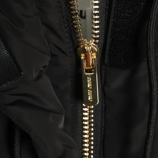 【Miumiu 公式旗艦店】ミュウミュウ ダウンジャケット ご好評に付き再入荷!241228 【Miumiu 公式旗艦店】ミュウミュウ ダウンジャケット ご好評に付き再入荷!241228