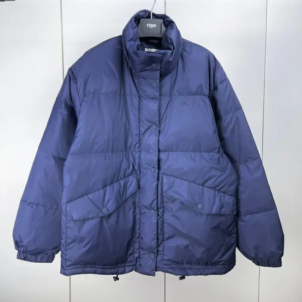 【Miumiu 公式旗艦店】ミュウミュウ ダウンジャケット ご好評に付き再入荷!241206 【Miumiu 公式旗艦店】ミュウミュウ ダウンジャケット ご好評に付き再入荷!241206