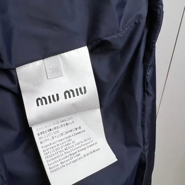 【Miumiu 公式旗艦店】ミュウミュウ ダウンジャケット ご好評に付き再入荷!241206 【Miumiu 公式旗艦店】ミュウミュウ ダウンジャケット ご好評に付き再入荷!241206