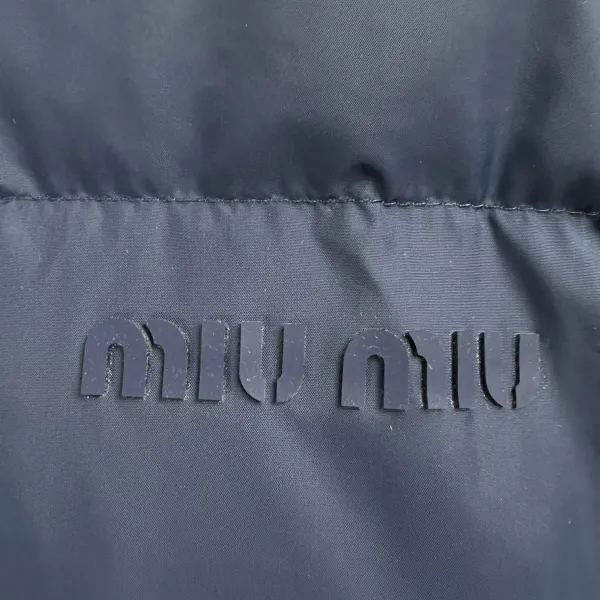 【Miumiu 公式旗艦店】ミュウミュウ ダウンジャケット ご好評に付き再入荷!241206 【Miumiu 公式旗艦店】ミュウミュウ ダウンジャケット ご好評に付き再入荷!241206
