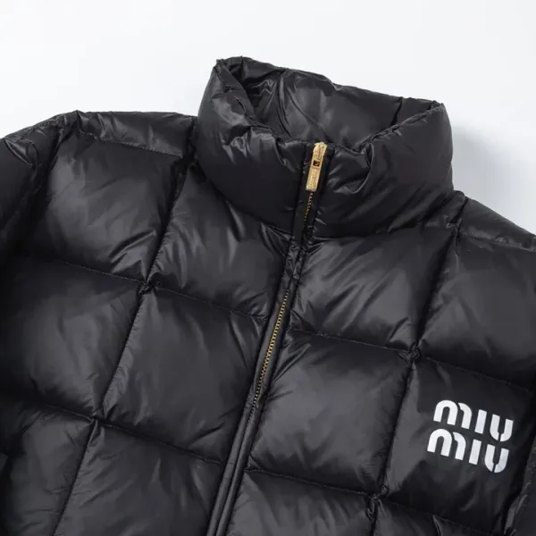 【Miumiu 公式旗艦店】ミュウミュウ ダウンジャケット ご好評に付き再入荷!241206 【Miumiu 公式旗艦店】ミュウミュウ ダウンジャケット ご好評に付き再入荷!241206