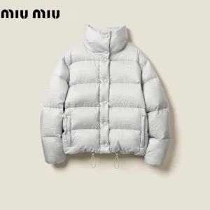 【Miumiu 公式旗艦店】ミュウミュウ ダウンジャケット ご好評に付き再入荷!241206 【Miumiu 公式旗艦店】ミュウミュウ ダウンジャケット ご好評に付き再入荷!241206