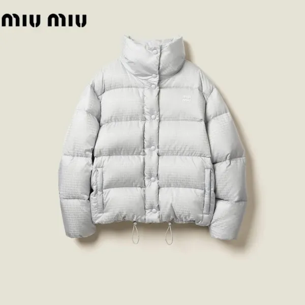 【Miumiu 公式旗艦店】ミュウミュウ ダウンジャケット ご好評に付き再入荷!241206 【Miumiu 公式旗艦店】ミュウミュウ ダウンジャケット ご好評に付き再入荷!241206