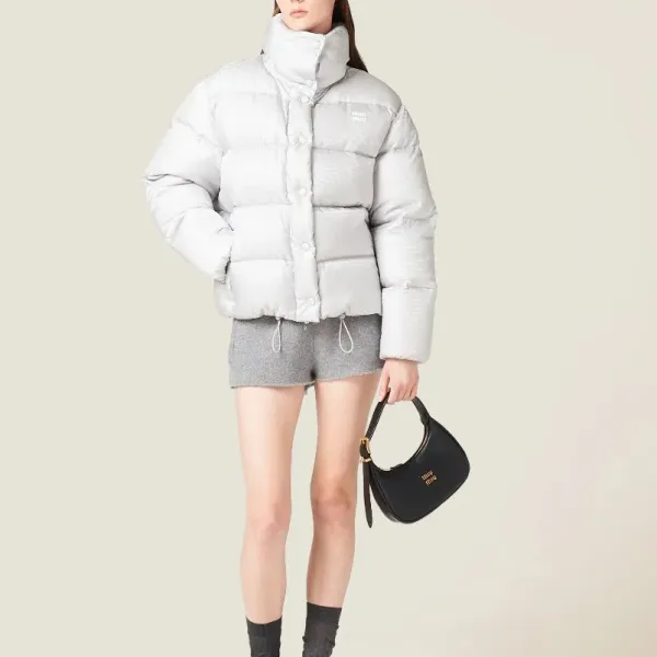 【Miumiu 公式旗艦店】ミュウミュウ ダウンジャケット ご好評に付き再入荷!241206 【Miumiu 公式旗艦店】ミュウミュウ ダウンジャケット ご好評に付き再入荷!241206