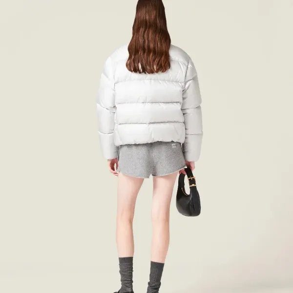 【Miumiu 公式旗艦店】ミュウミュウ ダウンジャケット ご好評に付き再入荷!241206 【Miumiu 公式旗艦店】ミュウミュウ ダウンジャケット ご好評に付き再入荷!241206
