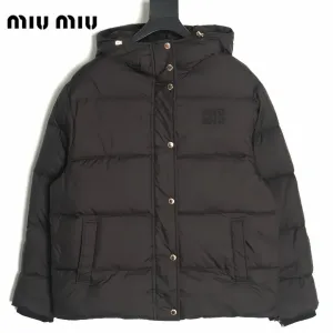 【Miumiu 公式旗艦店】ミュウミュウ ダウンジャケット ご好評に付き再入荷!241206 【Miumiu 公式旗艦店】ミュウミュウ ダウンジャケット ご好評に付き再入荷!241206