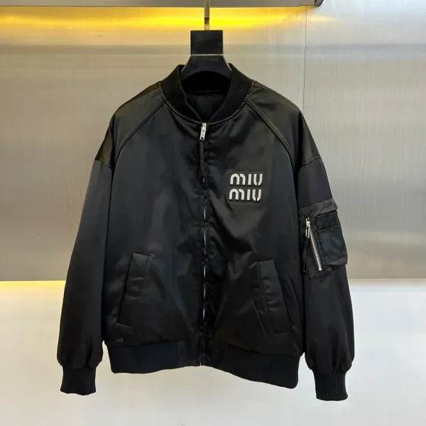 【Miumiu 公式旗艦店】ミュウミュウ ダウンジャケット ご好評に付き再入荷!241206 【Miumiu 公式旗艦店】ミュウミュウ ダウンジャケット ご好評に付き再入荷!241206