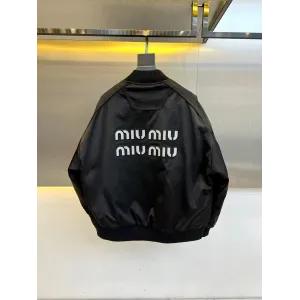 【Miumiu 公式旗艦店】ミュウミュウ ダウンジャケット ご好評に付き再入荷!241206 【Miumiu 公式旗艦店】ミュウミュウ ダウンジャケット ご好評に付き再入荷!241206