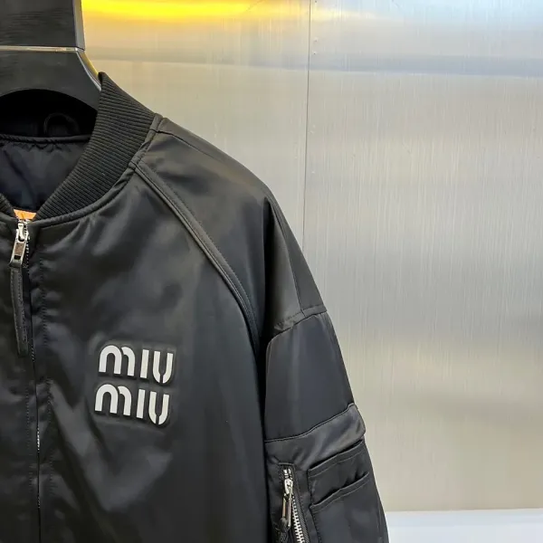 【Miumiu 公式旗艦店】ミュウミュウ ダウンジャケット ご好評に付き再入荷!241206 【Miumiu 公式旗艦店】ミュウミュウ ダウンジャケット ご好評に付き再入荷!241206
