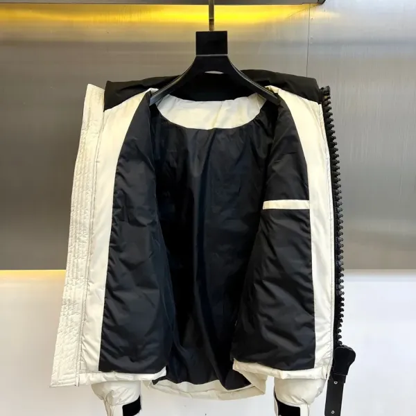 【Miumiu 公式旗艦店】ミュウミュウ ダウンジャケット ご好評に付き再入荷!241206 【Miumiu 公式旗艦店】ミュウミュウ ダウンジャケット ご好評に付き再入荷!241206