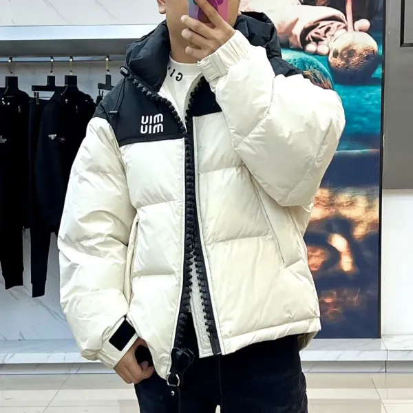 【Miumiu 公式旗艦店】ミュウミュウ ダウンジャケット ご好評に付き再入荷!241206 【Miumiu 公式旗艦店】ミュウミュウ ダウンジャケット ご好評に付き再入荷!241206