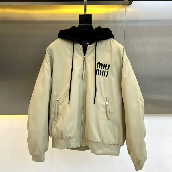 【Miumiu 公式旗艦店】ミュウミュウ ダウンジャケット ご好評に付き再入荷!241206 【Miumiu 公式旗艦店】ミュウミュウ ダウンジャケット ご好評に付き再入荷!241206