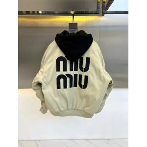 【Miumiu 公式旗艦店】ミュウミュウ ダウンジャケット ご好評に付き再入荷!241206 【Miumiu 公式旗艦店】ミュウミュウ ダウンジャケット ご好評に付き再入荷!241206