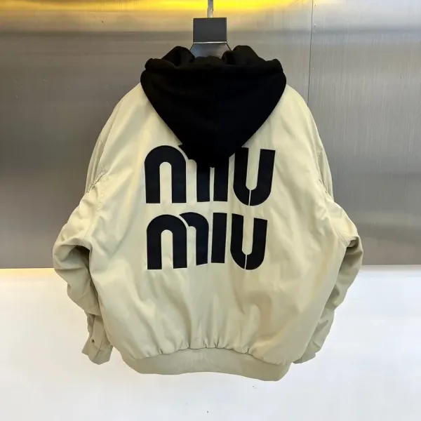 【Miumiu 公式旗艦店】ミュウミュウ ダウンジャケット ご好評に付き再入荷!241206 【Miumiu 公式旗艦店】ミュウミュウ ダウンジャケット ご好評に付き再入荷!241206