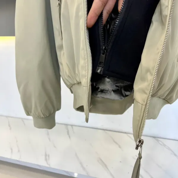 【Miumiu 公式旗艦店】ミュウミュウ ダウンジャケット ご好評に付き再入荷!241206 【Miumiu 公式旗艦店】ミュウミュウ ダウンジャケット ご好評に付き再入荷!241206