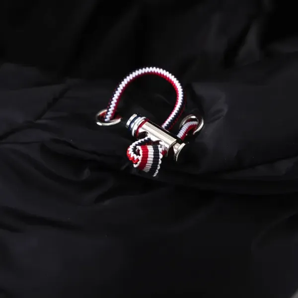 【ThomBrowne 公式旗艦店】トムブラウン ダウンジャケット ご好評に付き再入荷!241228 【ThomBrowne 公式旗艦店】トムブラウン ダウンジャケット ご好評に付き再入荷!241228