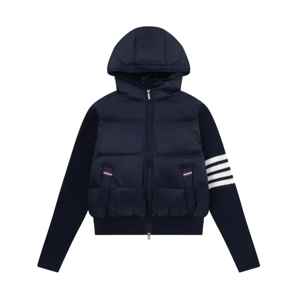 【ThomBrowne  公式旗艦店】トムブラウン  ダウンジャケット ご好評に付き再入荷！241228