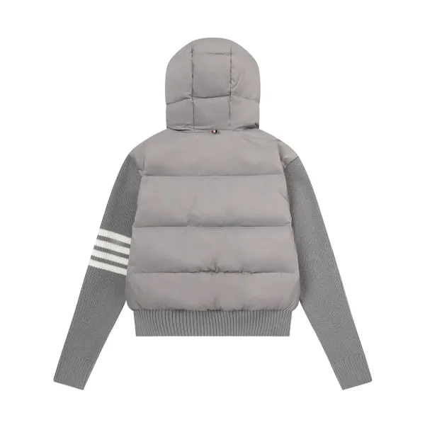 【ThomBrowne  公式旗艦店】トムブラウン  ダウンジャケット ご好評に付き再入荷！241228