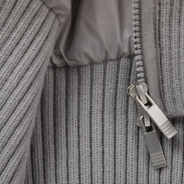 【ThomBrowne  公式旗艦店】トムブラウン  ダウンジャケット ご好評に付き再入荷！241228