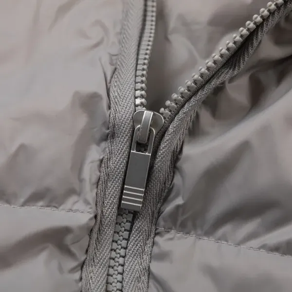 【ThomBrowne  公式旗艦店】トムブラウン  ダウンジャケット ご好評に付き再入荷！241228