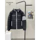【ThomBrowne  公式旗艦店】トムブラウン  ダウンジャケット ご好評に付き再入荷！241228