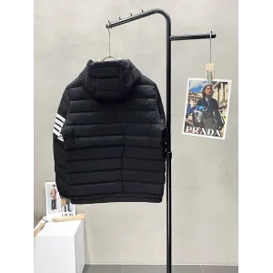 【ThomBrowne 公式旗艦店】トムブラウン ダウンジャケット ご好評に付き再入荷!241228 【ThomBrowne 公式旗艦店】トムブラウン ダウンジャケット ご好評に付き再入荷!241228