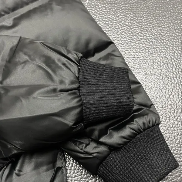 【ThomBrowne 公式旗艦店】トムブラウン ダウンジャケット ご好評に付き再入荷!241228 【ThomBrowne 公式旗艦店】トムブラウン ダウンジャケット ご好評に付き再入荷!241228