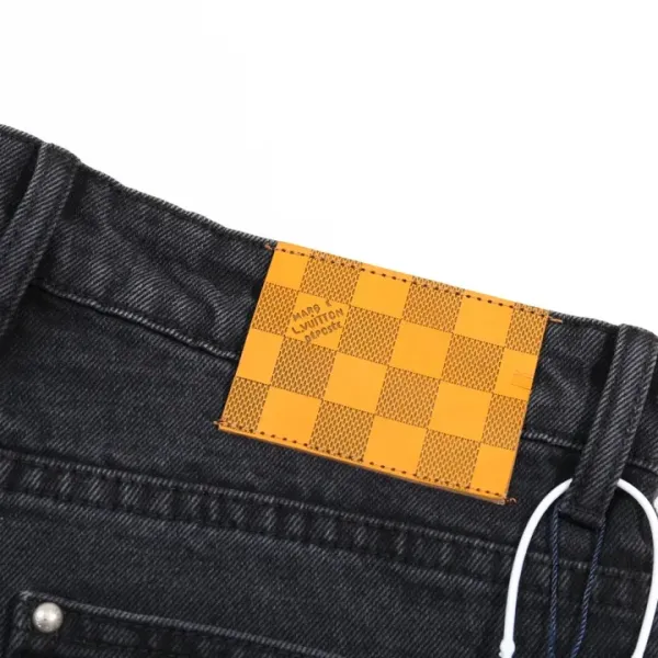 LV【LOUIS VUITTON 公式旗艦店】 ルイヴィトン ジーパン ご好評に付き再入荷! 241218 LV【LOUIS VUITTON 公式旗艦店】 ルイヴィトン ジーパン ご好評に付き再入荷! 241218