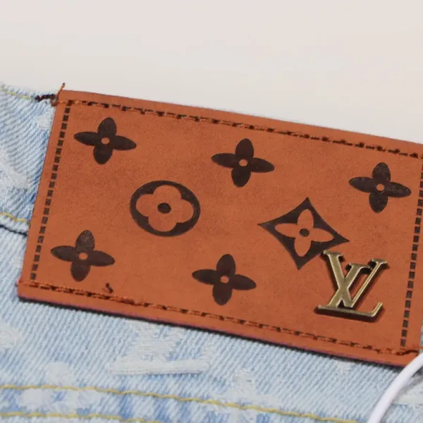 LV【LOUIS VUITTON 公式旗艦店】 ルイヴィトン ジーパン ご好評に付き再入荷! 241218 LV【LOUIS VUITTON 公式旗艦店】 ルイヴィトン ジーパン ご好評に付き再入荷! 241218