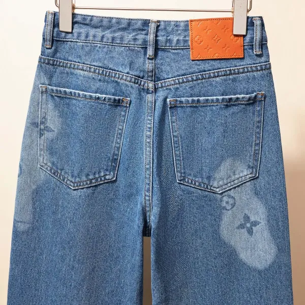 LV【LOUIS VUITTON 公式旗艦店】 ルイヴィトン ジーパン ご好評に付き再入荷! 241218 LV【LOUIS VUITTON 公式旗艦店】 ルイヴィトン ジーパン ご好評に付き再入荷! 241218