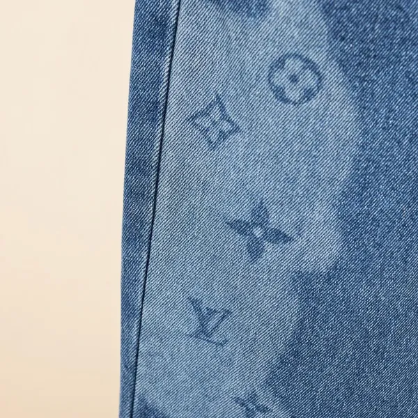 LV【LOUIS VUITTON 公式旗艦店】 ルイヴィトン ジーパン ご好評に付き再入荷! 241218 LV【LOUIS VUITTON 公式旗艦店】 ルイヴィトン ジーパン ご好評に付き再入荷! 241218