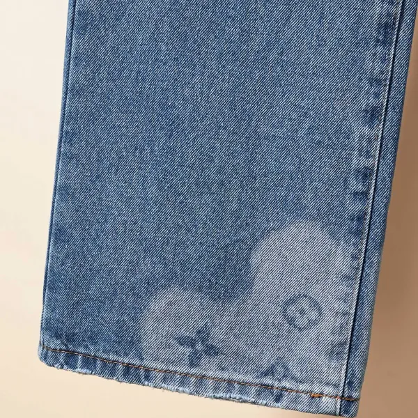 LV【LOUIS VUITTON 公式旗艦店】 ルイヴィトン ジーパン ご好評に付き再入荷! 241218 LV【LOUIS VUITTON 公式旗艦店】 ルイヴィトン ジーパン ご好評に付き再入荷! 241218