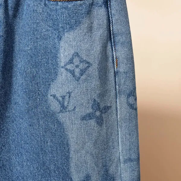 LV【LOUIS VUITTON 公式旗艦店】 ルイヴィトン ジーパン ご好評に付き再入荷! 241218 LV【LOUIS VUITTON 公式旗艦店】 ルイヴィトン ジーパン ご好評に付き再入荷! 241218