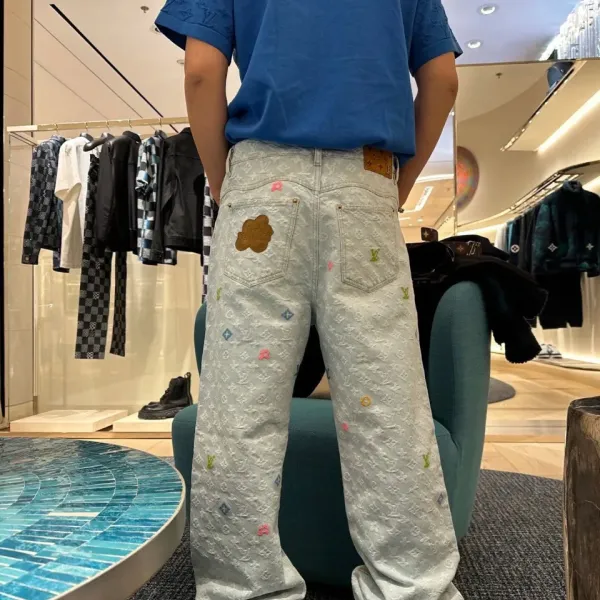 【LOUIS VUITTON  公式旗艦店】ルイヴィトン  ジーパン  ご好評に付き再入荷  240830