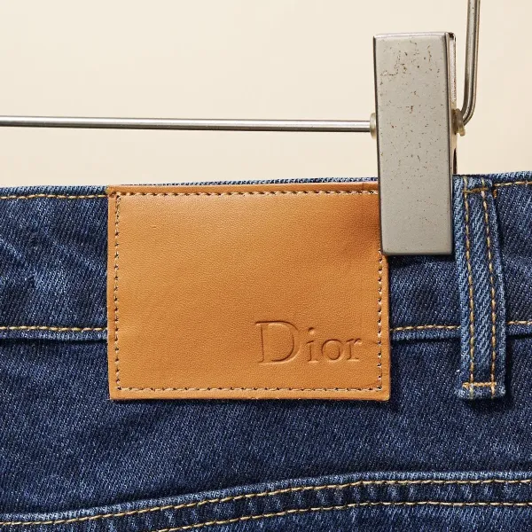 【DIOR 公式旗艦店】ディオール  ジーパン  ご好評に付き再入荷！ 241218