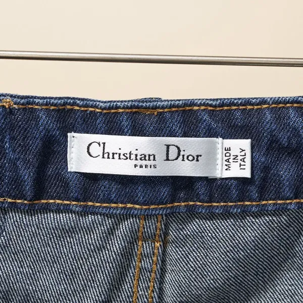 【DIOR 公式旗艦店】ディオール  ジーパン  ご好評に付き再入荷！ 241218