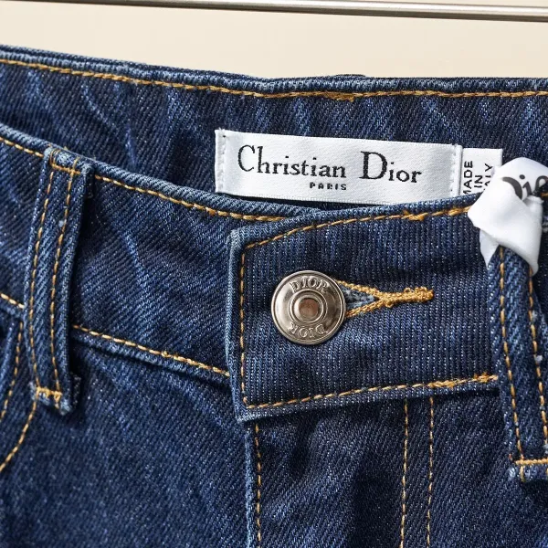 【DIOR 公式旗艦店】ディオール  ジーパン  ご好評に付き再入荷！ 241218