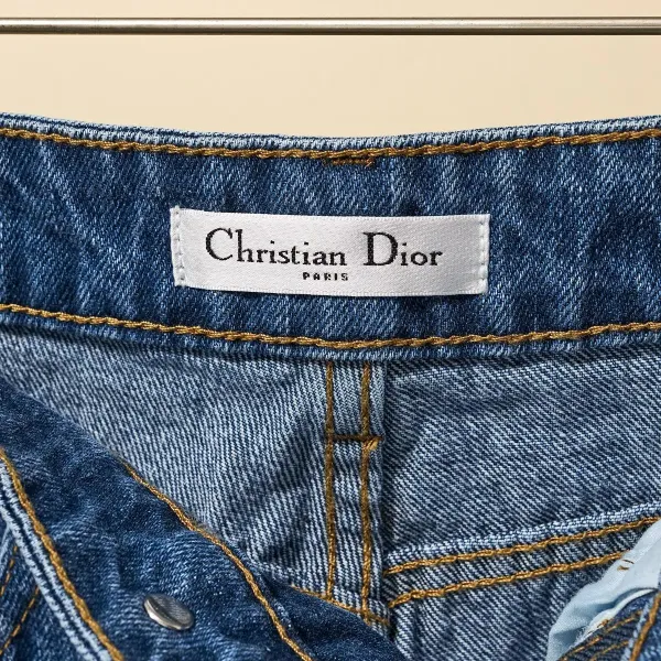 【DIOR 公式旗艦店】ディオール ジーパン ご好評に付き再入荷! 241218 【DIOR 公式旗艦店】ディオール ジーパン ご好評に付き再入荷! 241218